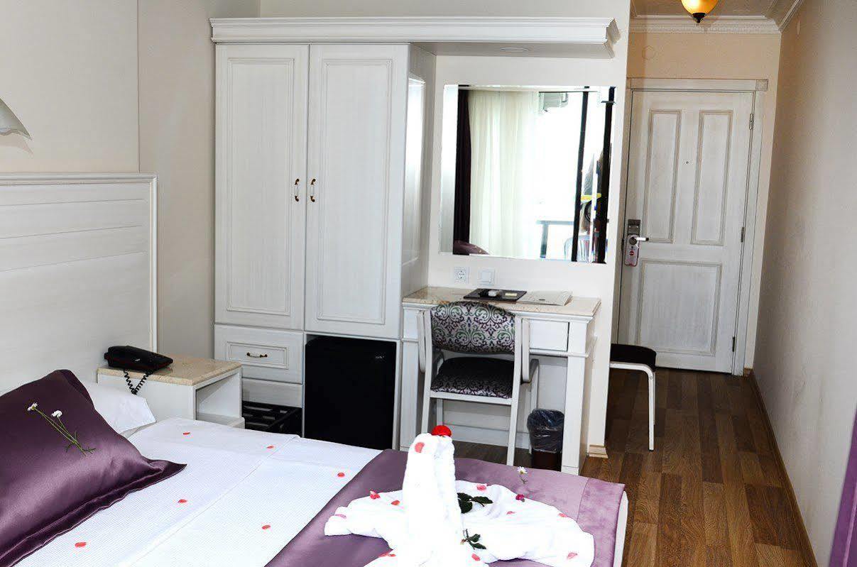 Hotel Ozcelik à Kusadası Extérieur photo